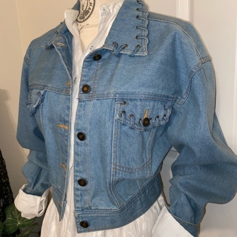 Styles To Go, Denim short jacket. Size medium - Picture 4 of 6